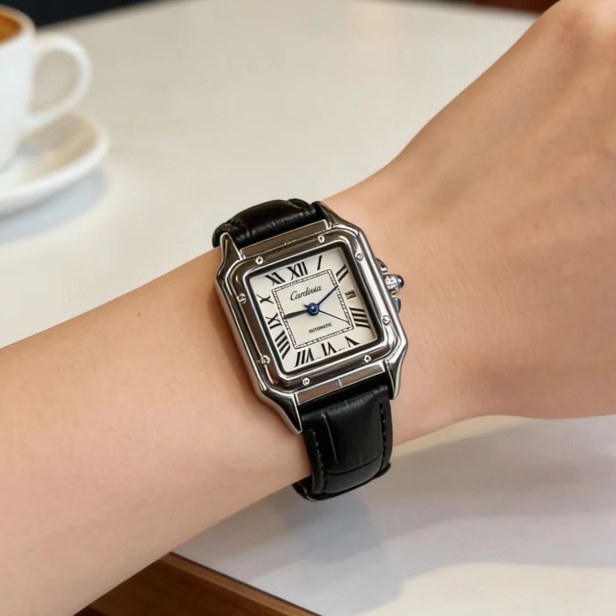 Cartier Watch Tank - 로마 숫자 다이얼, 블랙 가죽 스트랩,